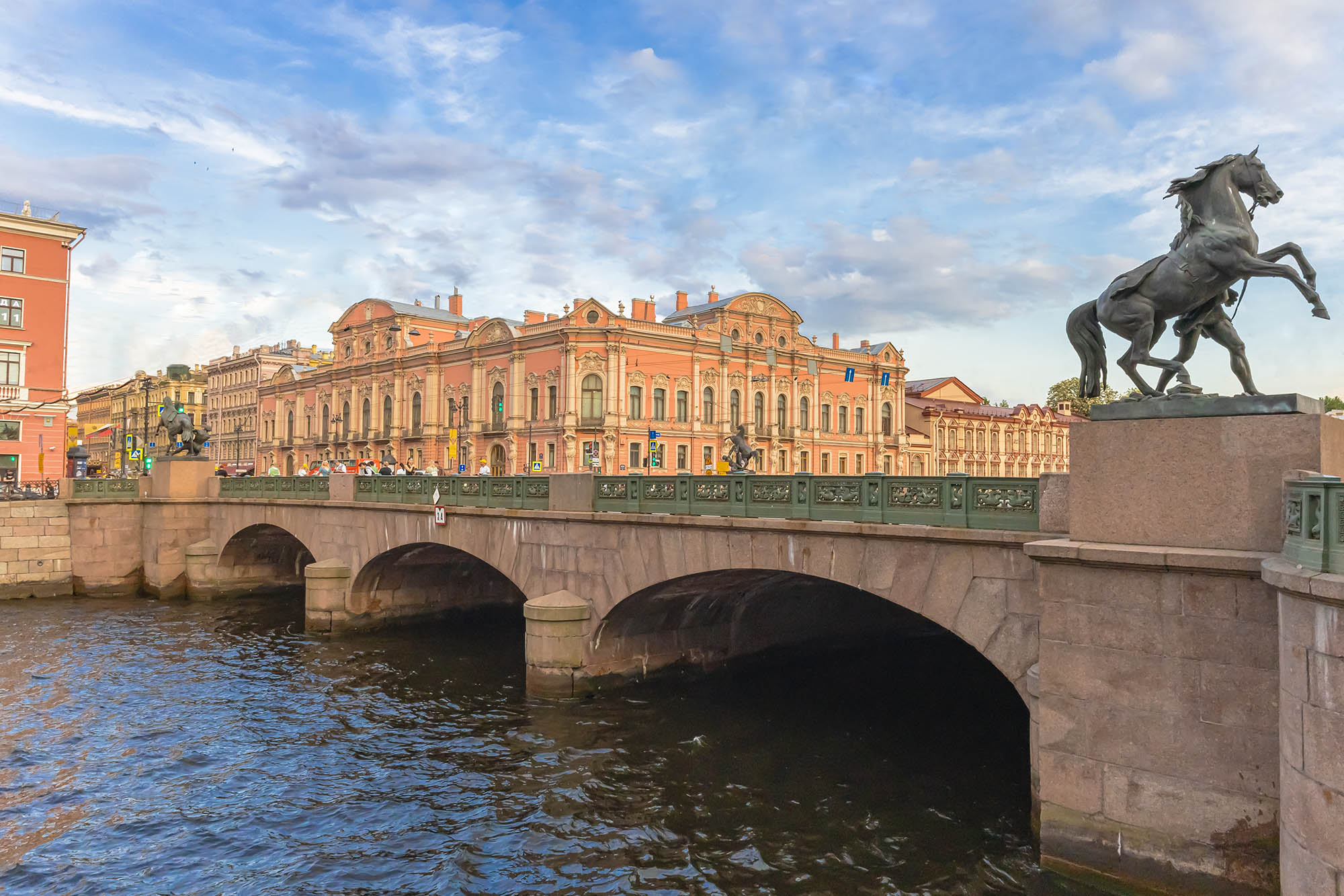 Аничков мост весной